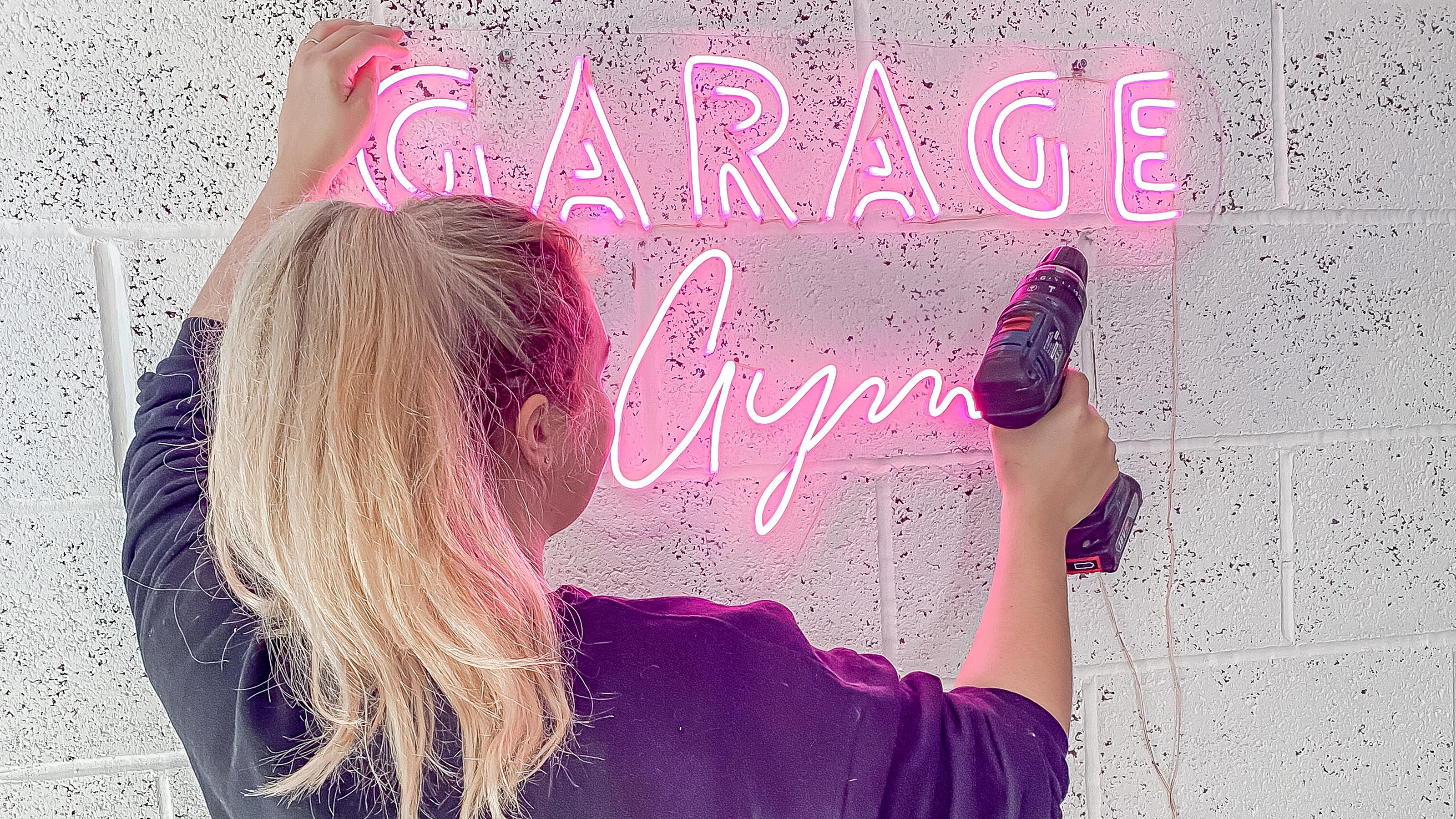 The average price for a custom neon sign is from $200 to $1000 or more.