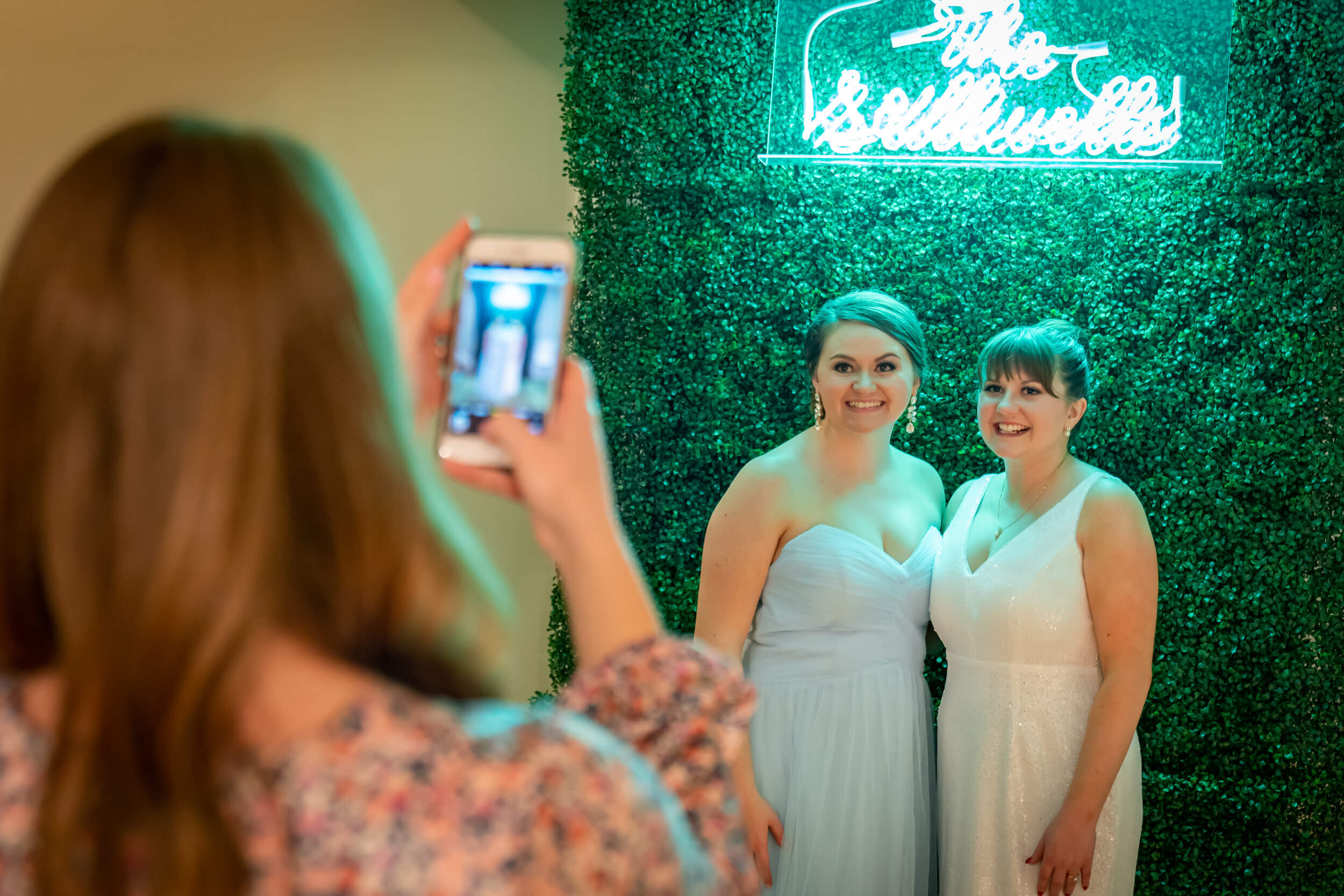 Use neon wedding signs for photo booth